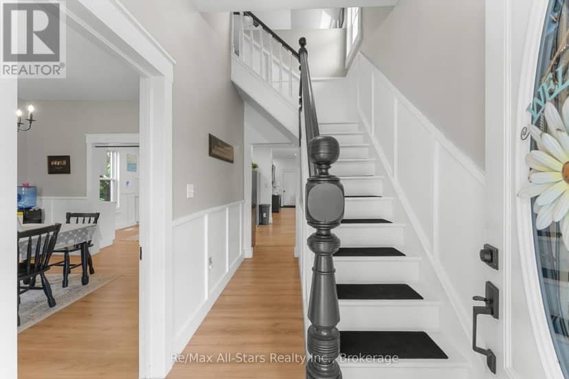 21 Francis Street E — photo 8 of 40