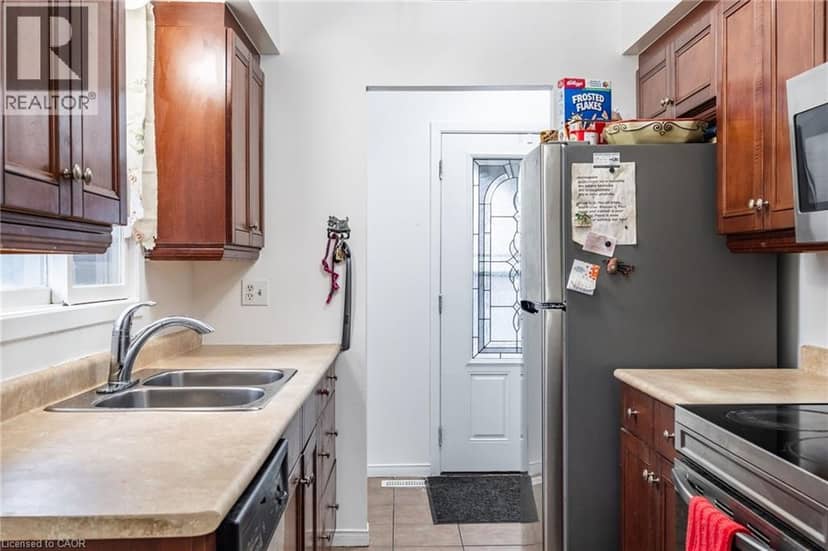 97 GUILDWOOD Drive — photo 12 of 40