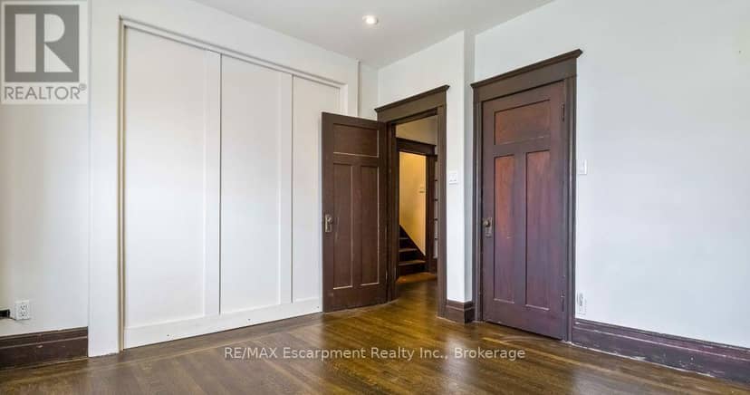 217 Caroline Street S — photo 23 of 40