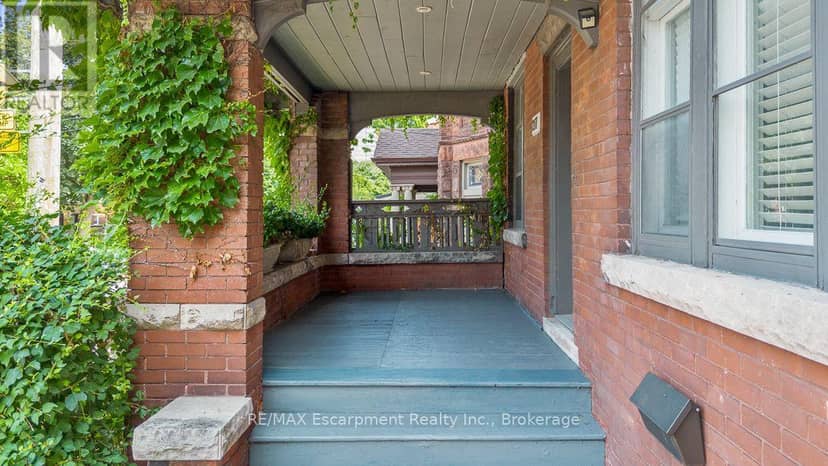 217 Caroline Street S, Hamilton, photo 3