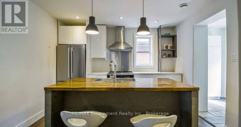 217 Caroline Street S — photo 9 of 40