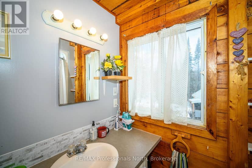 2315 Aspdin Road — photo 12 of 40