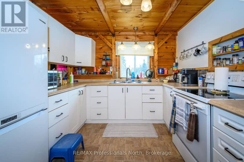 2315 Aspdin Road — photo 9 of 40