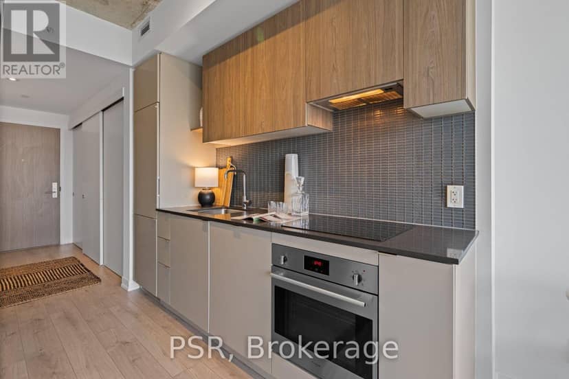 2601 - 161 Roehampton Avenue — photo 10 of 25
