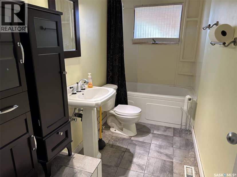 602 4th STREET, Estevan, photo 7