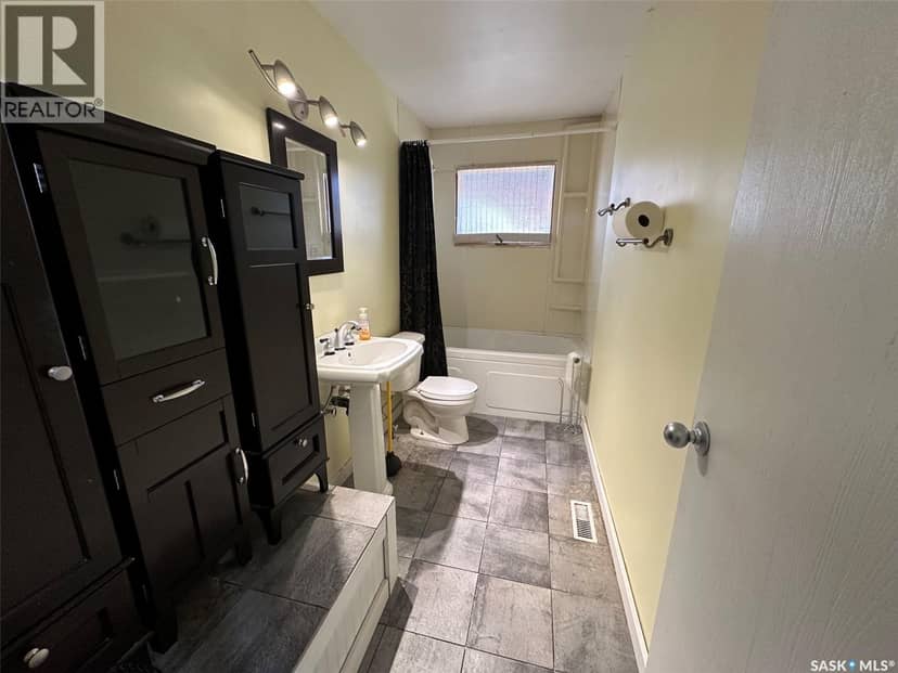 602 4th STREET, Estevan, photo 8