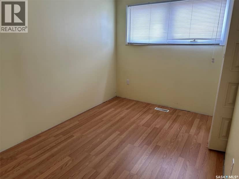 602 4th STREET, Estevan, photo 5