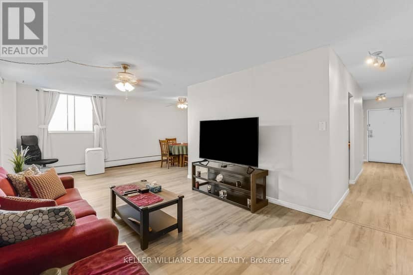 708 - 975 Warwick Court — photo 13 of 40