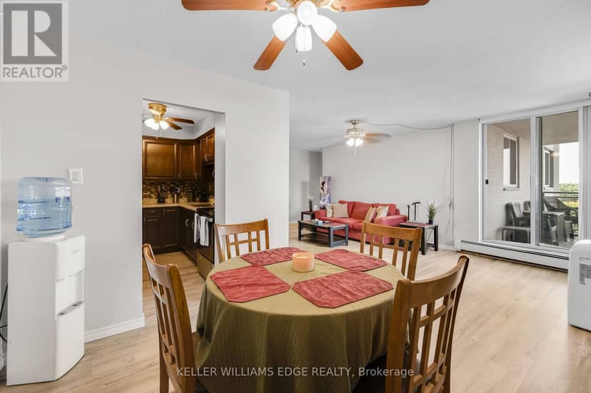 708 - 975 Warwick Court — photo 16 of 40