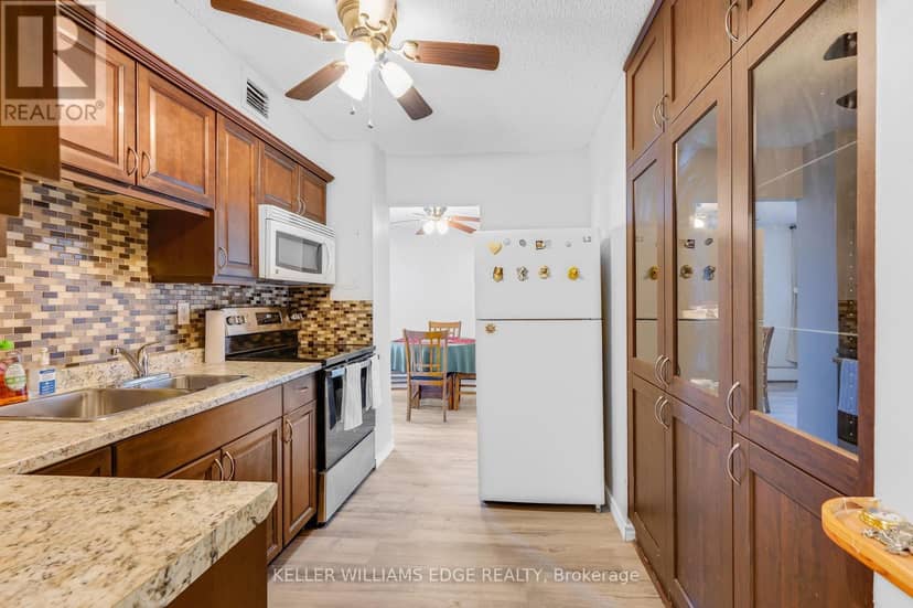 708 - 975 Warwick Court — photo 19 of 40