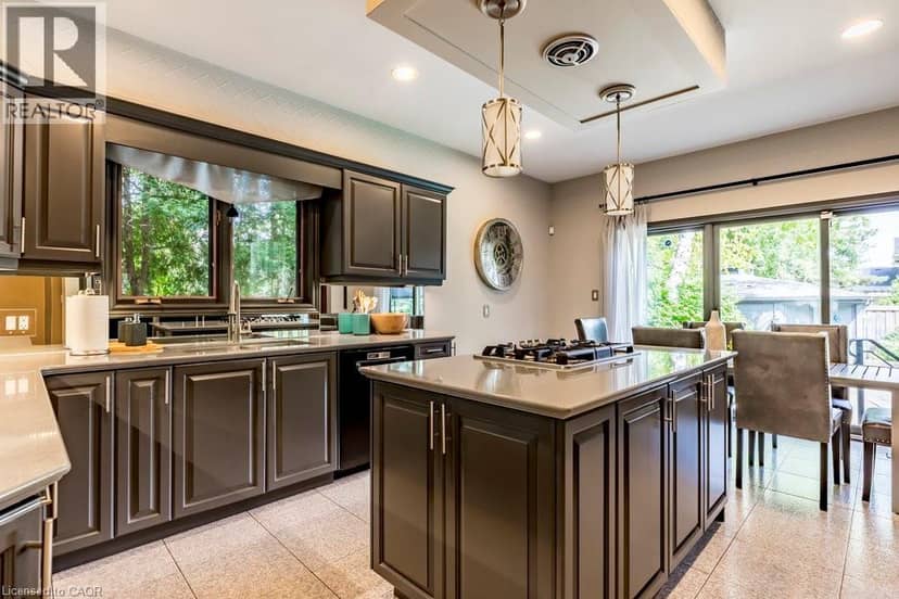 223 BRIAR HILL Crescent — photo 9 of 40