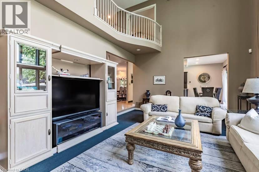 223 BRIAR HILL Crescent — photo 13 of 40