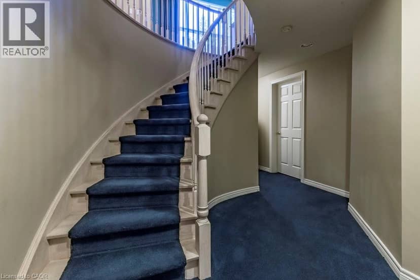 223 BRIAR HILL Crescent — photo 34 of 40