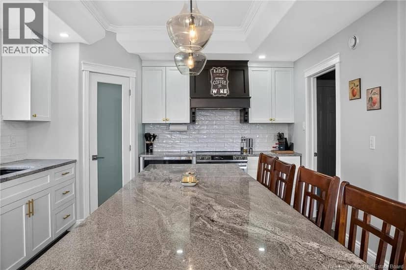 34 McMaster Avenue — photo 13 of 40