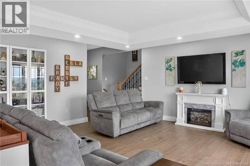34 McMaster Avenue — photo 8 of 40