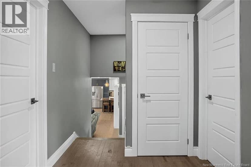 34 McMaster Avenue — photo 17 of 40