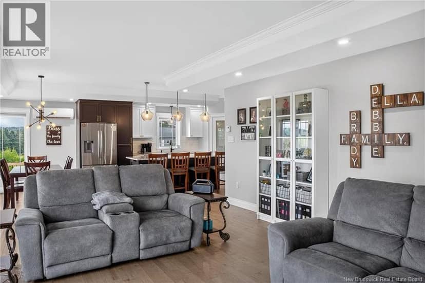 34 McMaster Avenue — photo 9 of 40