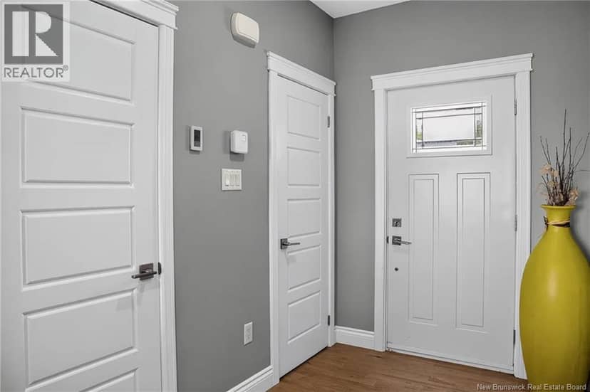 34 McMaster Avenue — photo 5 of 40