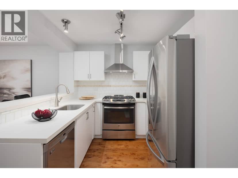 301 2958 SILVER SPRINGS BOULEVARD, Coquitlam, photo 2