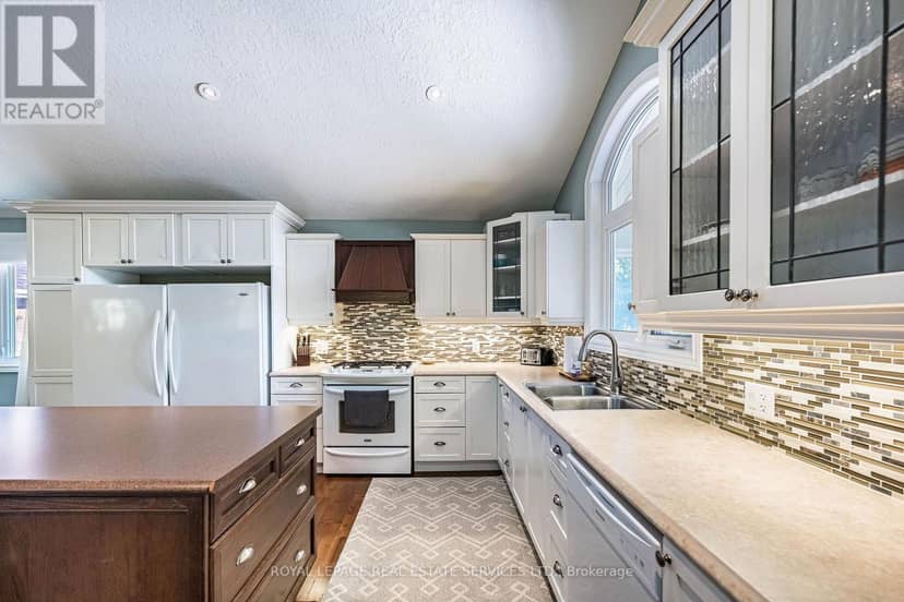 100 Essa Road — photo 24 of 40