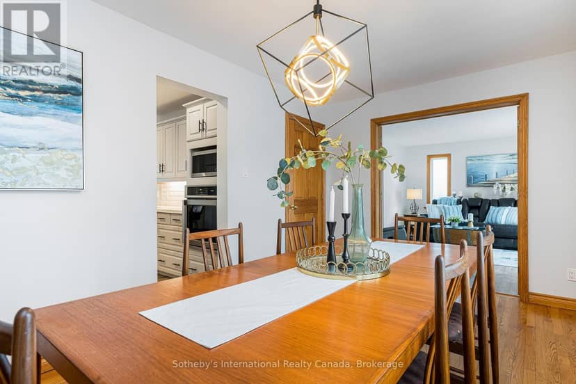 154 Mary Street — photo 16 of 40