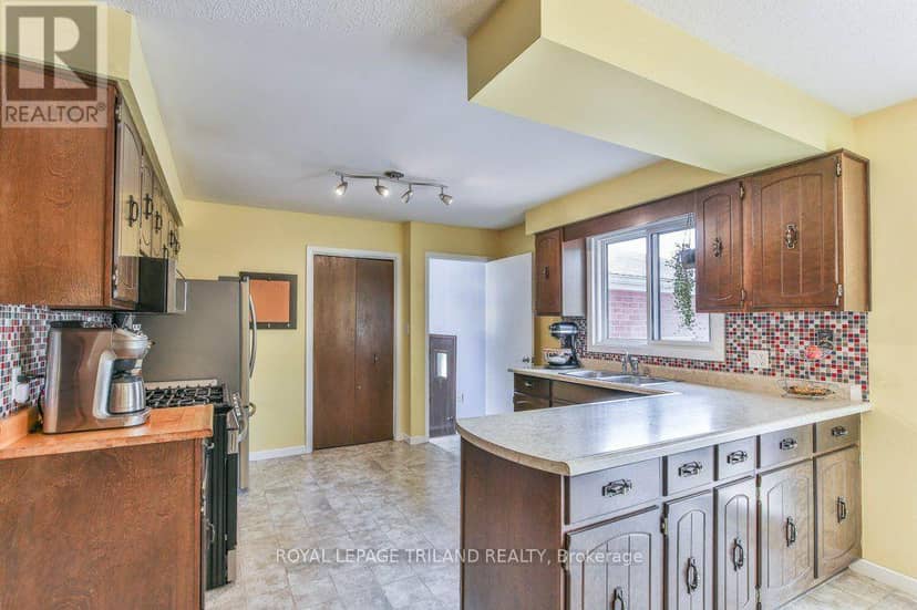 425 Queen Street — photo 11 of 40