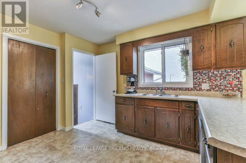 425 Queen Street — photo 13 of 40