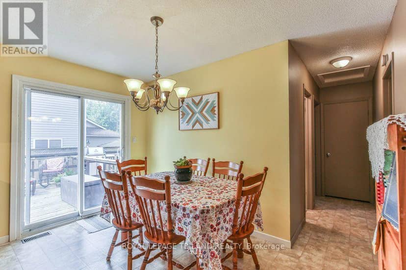 425 Queen Street — photo 16 of 40