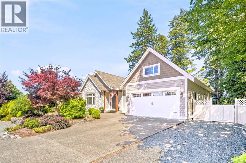 609 Meadow Dr, Qualicum Beach