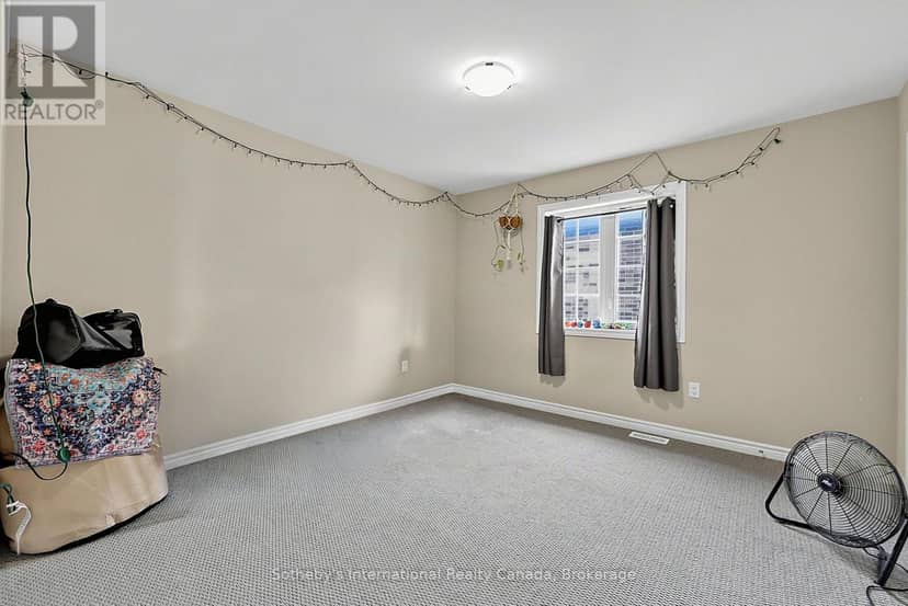 270 Springfield Crescent — photo 36 of 40