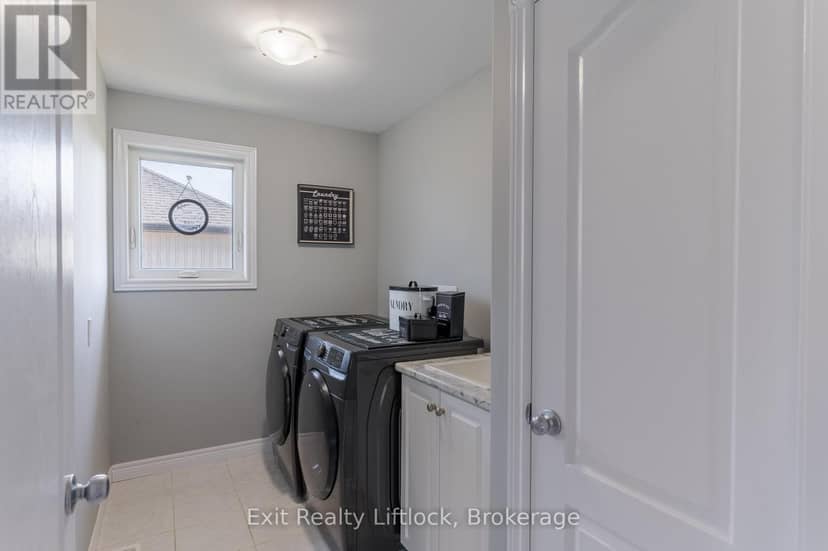11 Darrell Drain Crescent — photo 36 of 40