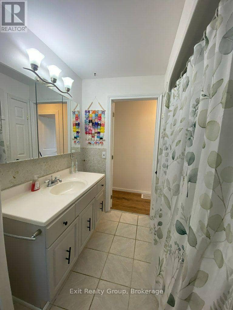 130 Peterson Street — photo 26 of 40