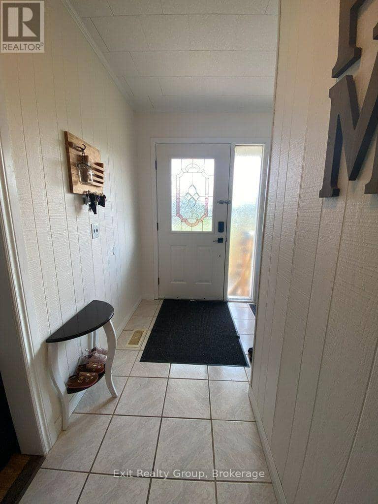 130 Peterson Street — photo 6 of 40