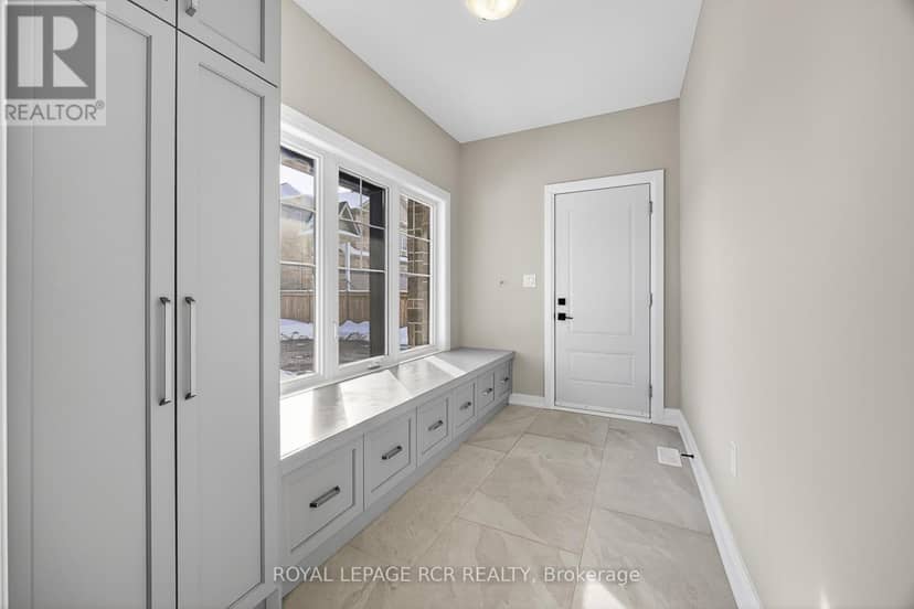 28 St. George Street — photo 19 of 40
