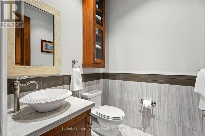 153 Creighton Street S — photo 17 of 40