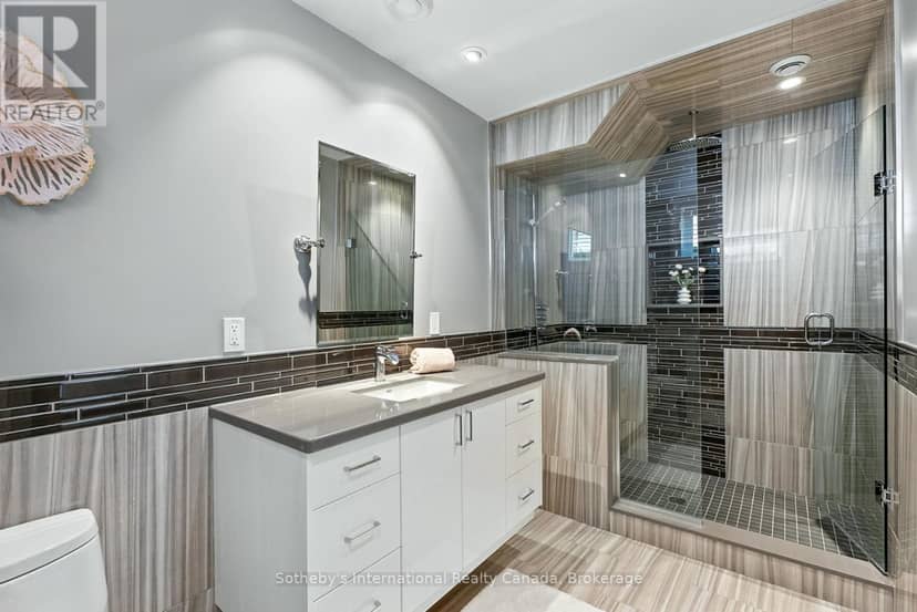 153 Creighton Street S — photo 30 of 40