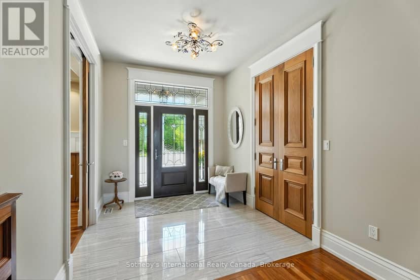 153 Creighton Street S — photo 9 of 40