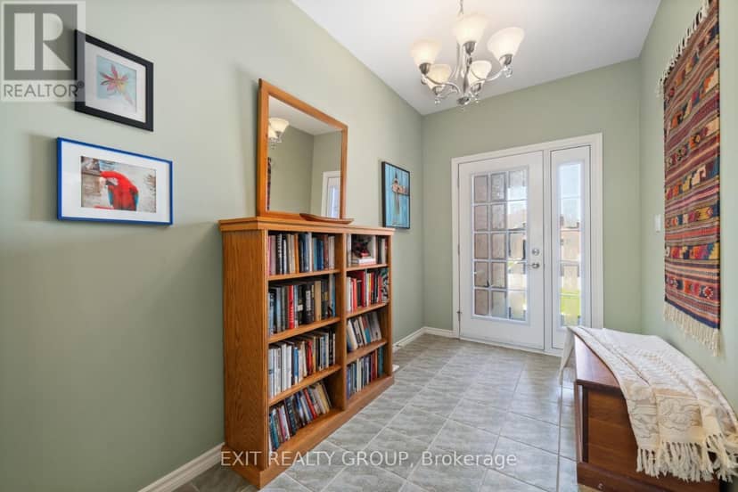 12 Aletha Drive, Prince Edward County, photo 5