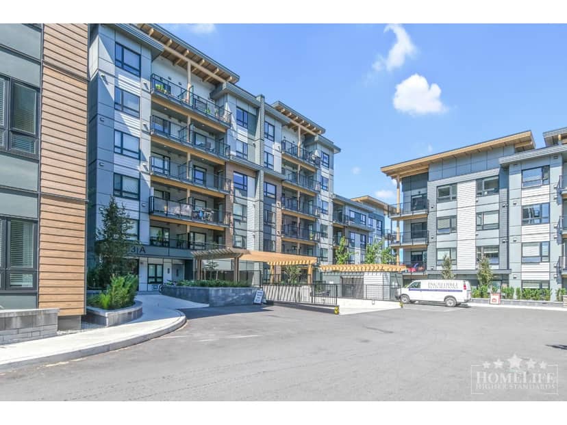 A424 8233 208B STREET, Langley, photo 2