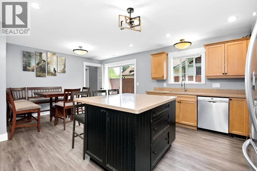 1048 Woodsworth Road, Gibsons, photo 8