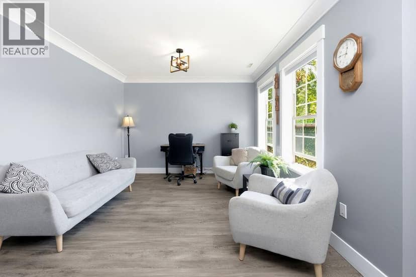 1048 Woodsworth Road, Gibsons, photo 5