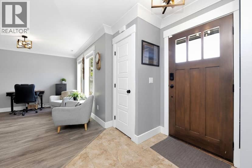 1048 Woodsworth Road, Gibsons, photo 4
