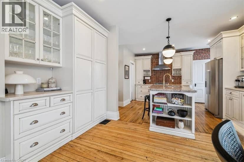110 CREAM Street — photo 14 of 40