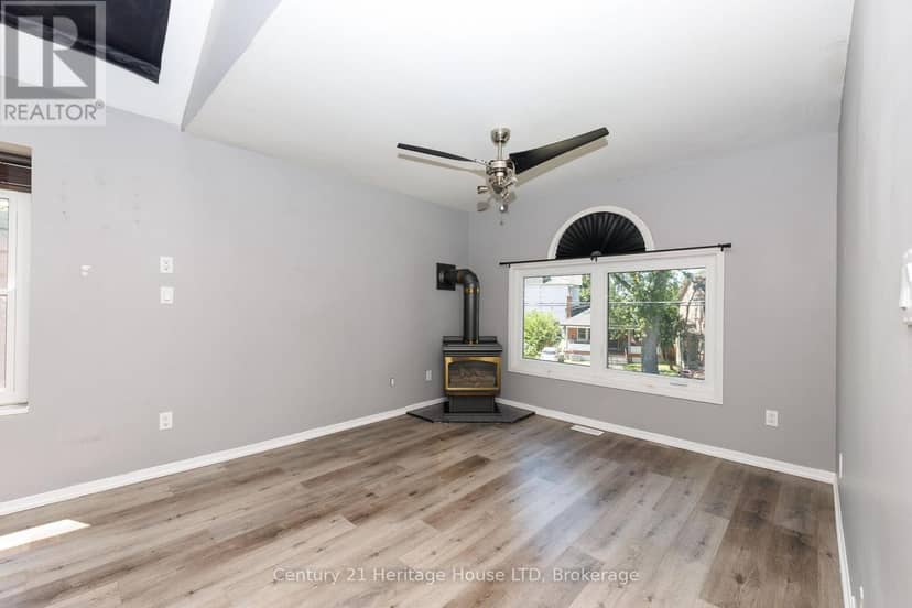 164 Lake Street — photo 4 of 31
