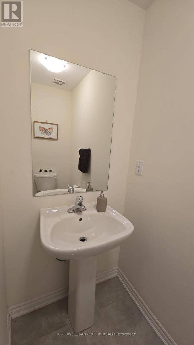 36 Bavenden Crescent — photo 10 of 35