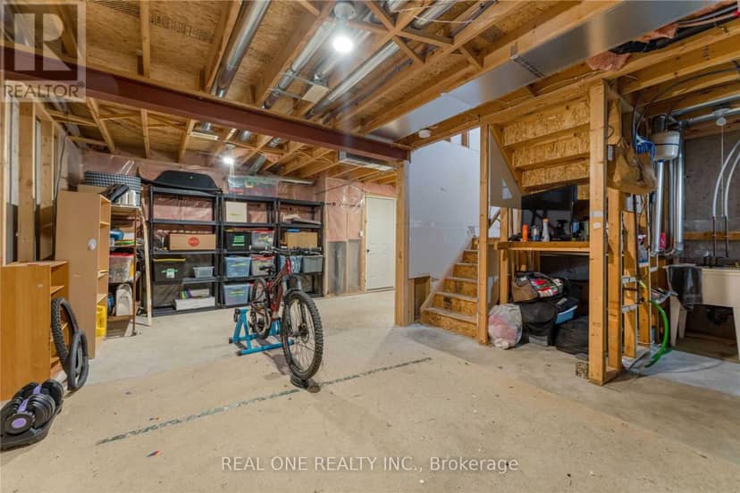 575 Victoria Road N — photo 13 of 18