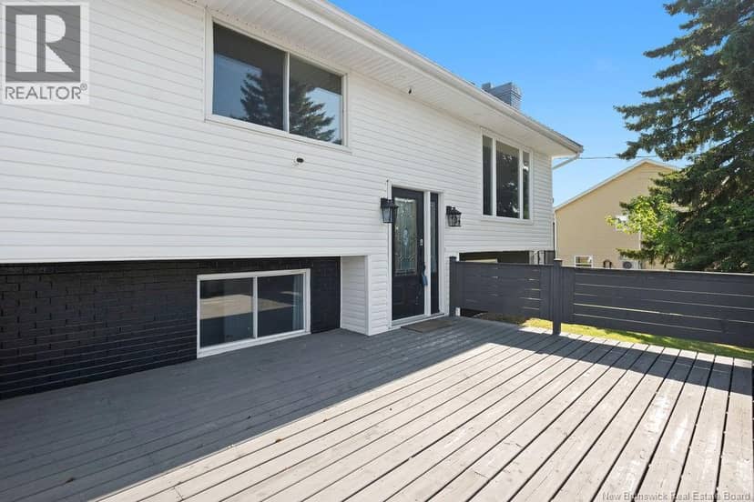 402 Marguerite Street — photo 6 of 40