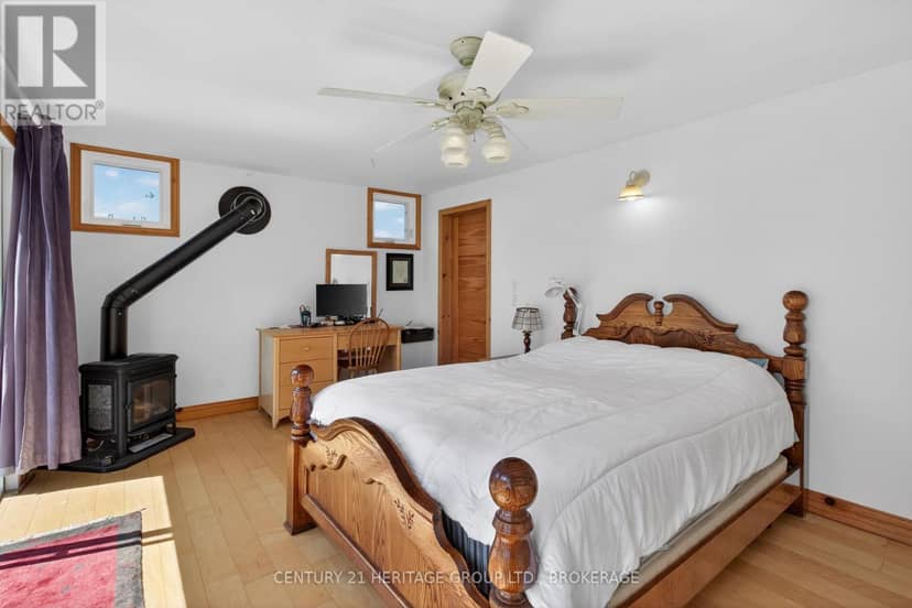 648 Third Line Road — photo 23 of 40