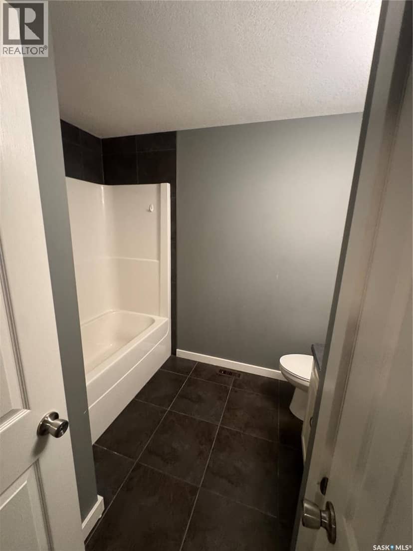 525 Alexandra STREET — photo 12 of 14