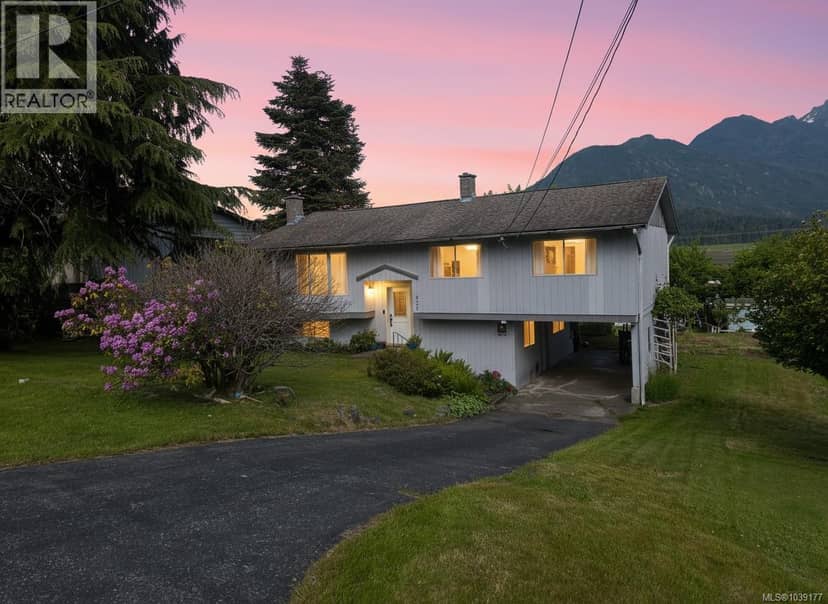 221 Spar St, Sayward